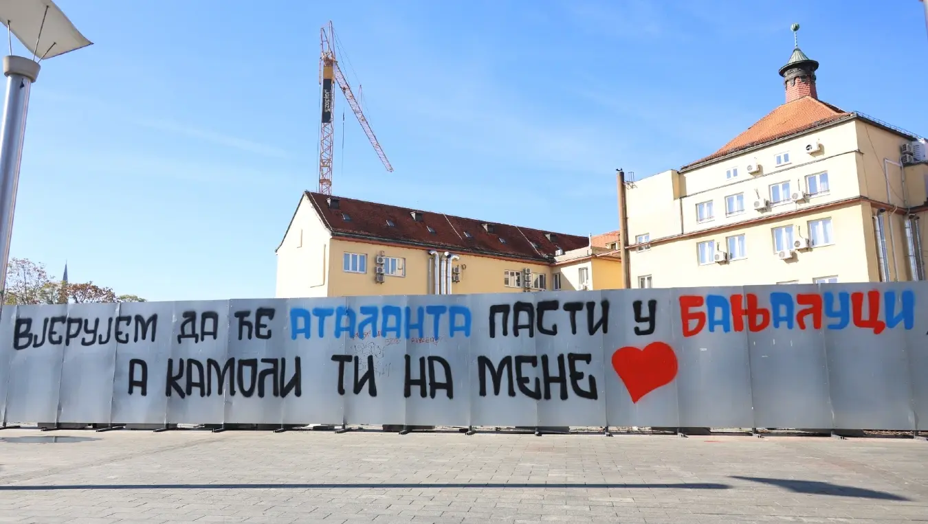 Аталанта стиже на Градски: Натпис у центру града одушевио Бањалучане