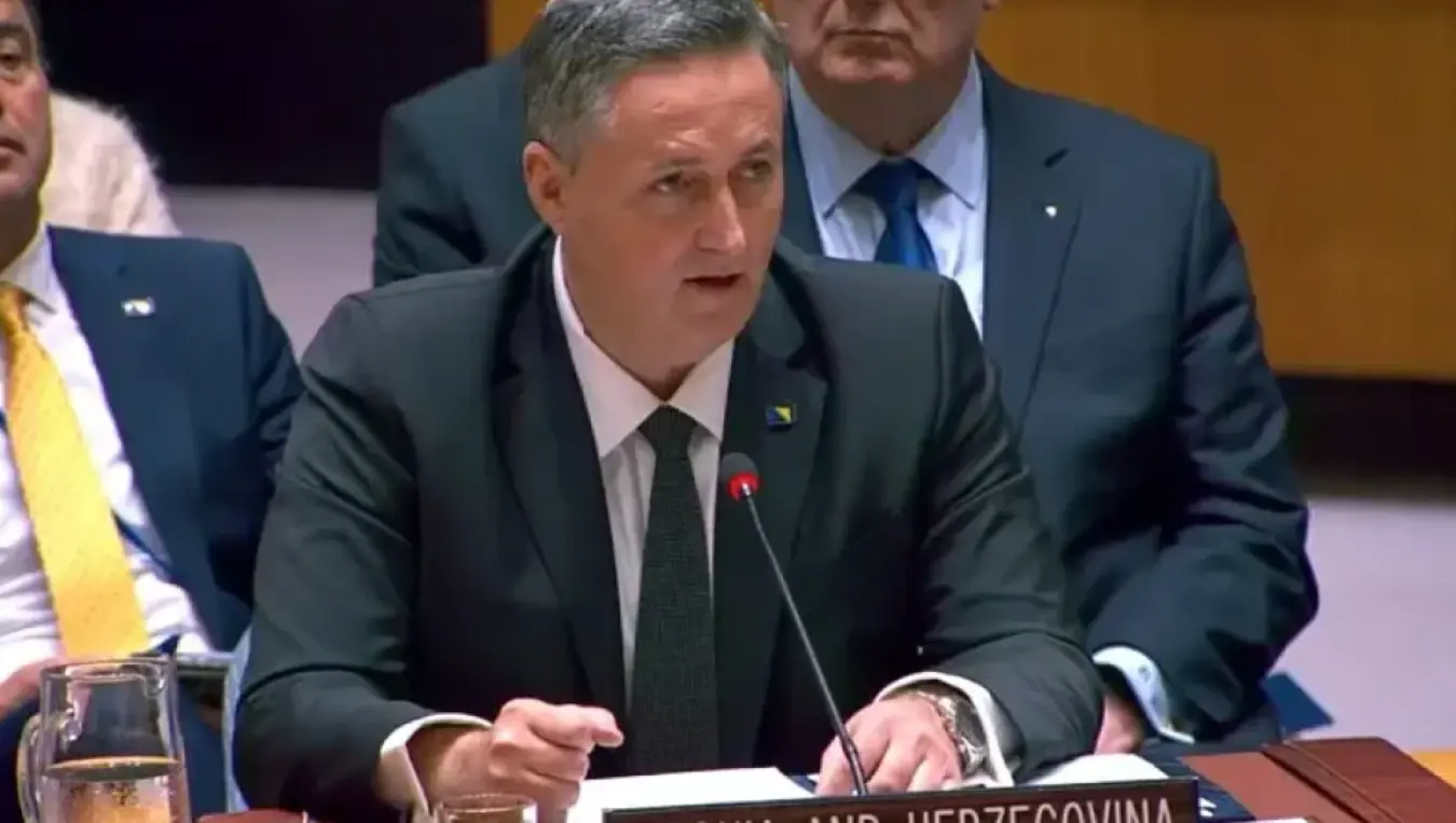 Бећировић се обрушио на Републику Српску и Србију