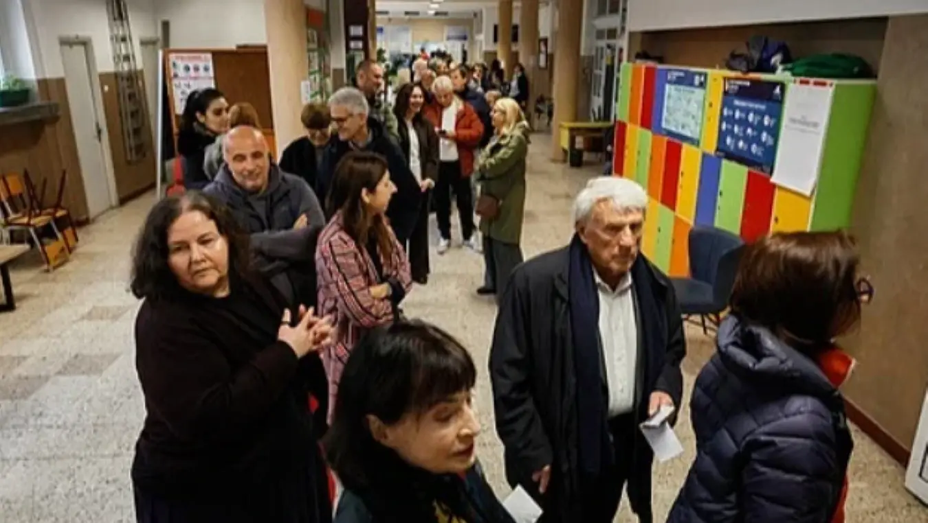 Дупло већа излазност у Србији него раније, до 11 часов гласало 27,3 одсто бирача